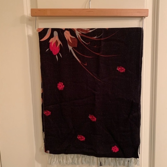 Floral print scarf - Picture 2 of 4